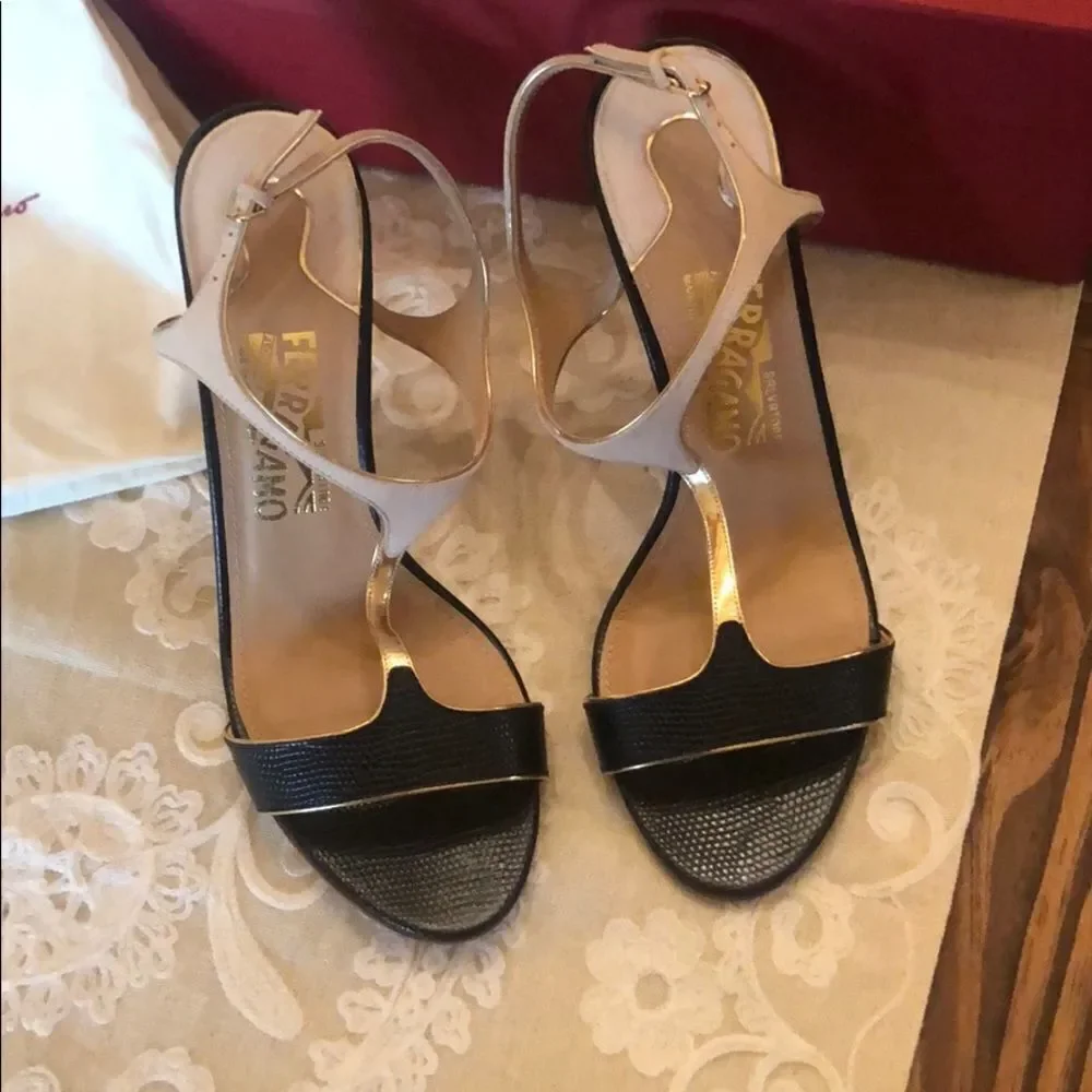 💲⬇️Salvatore Ferragamo T-Strap Monroe Sandals